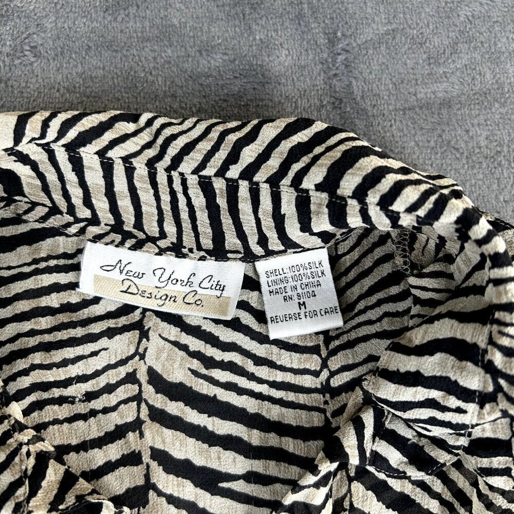 New York City Design Co. 100% Silk V-neck Button up Shirt Size M Artsy Animal - Picture 4 of 9